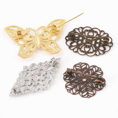 Brooch stand, six petals of squash flower, gold