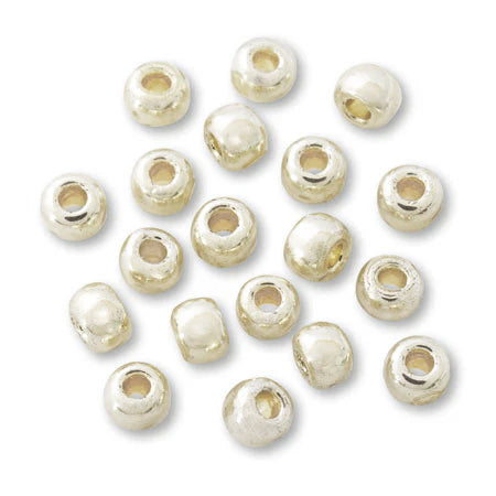 TOHO round small beads No.558