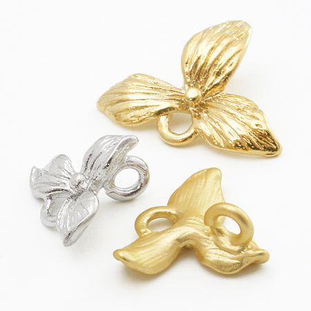 Charm Botanical 3 petals rhodium color