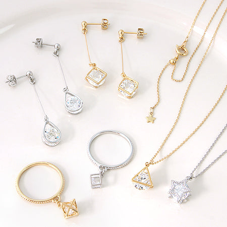 Charm Zirconia Triangle Frame Gold