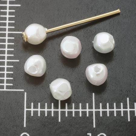 Resin pearl Baroque round 3 white ab