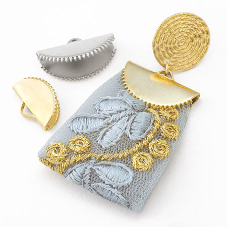 String closure half round with claws rhodium color