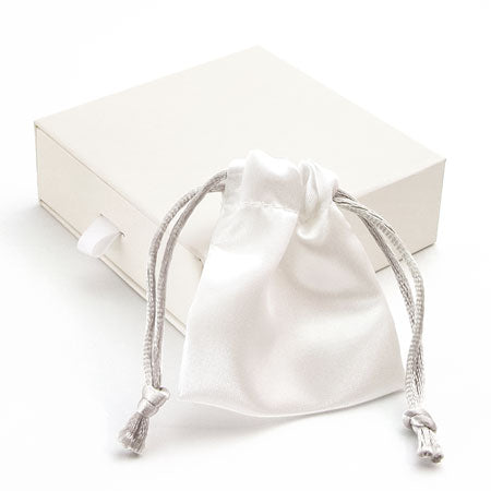 Accessory BOX with drawstring pouch pearl white