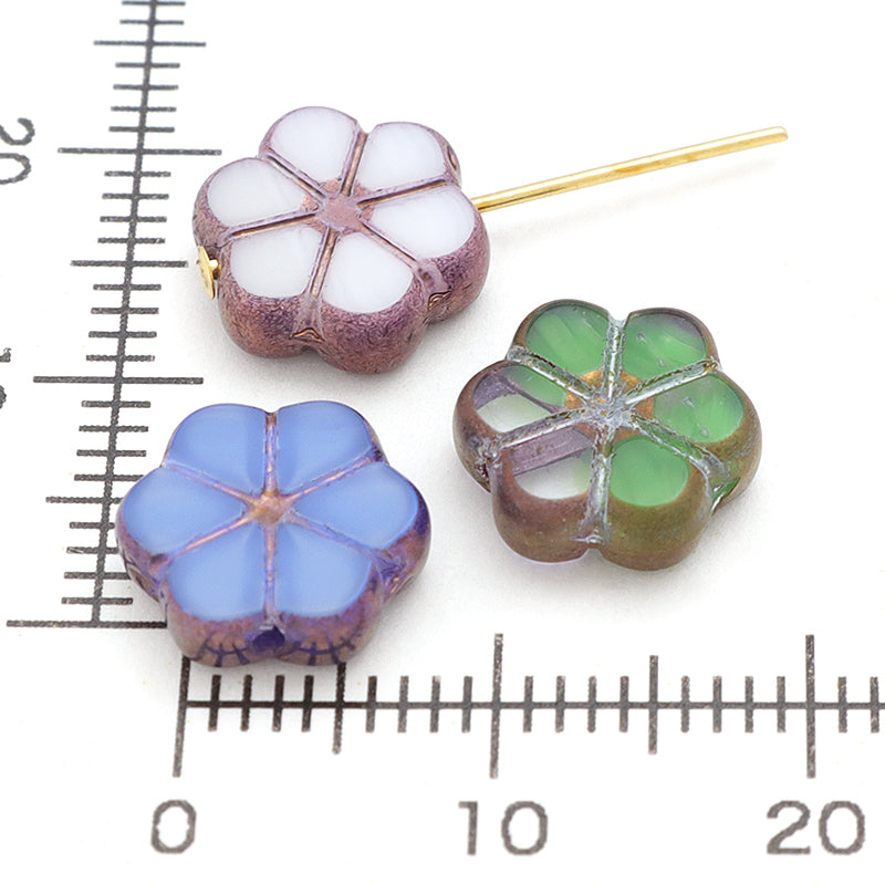 Czech Table Cut 6 Bent Flower 3 White Eyevolly/B