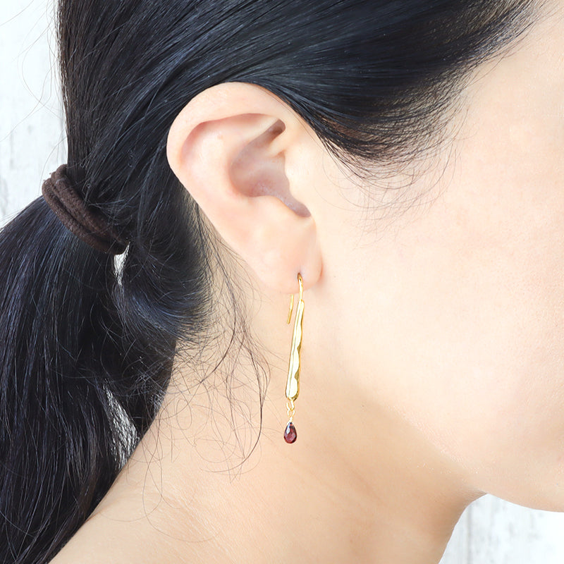 Design piercing nuance stick U -shaped kan gold