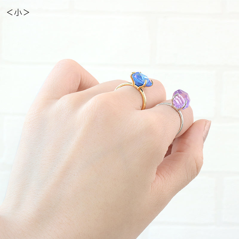 Ring stand hugging rhodium color