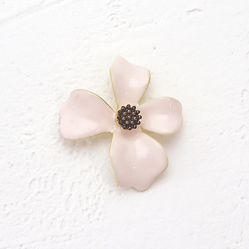 Spanish charm 4-petaled flowers with backing, off-white/MG