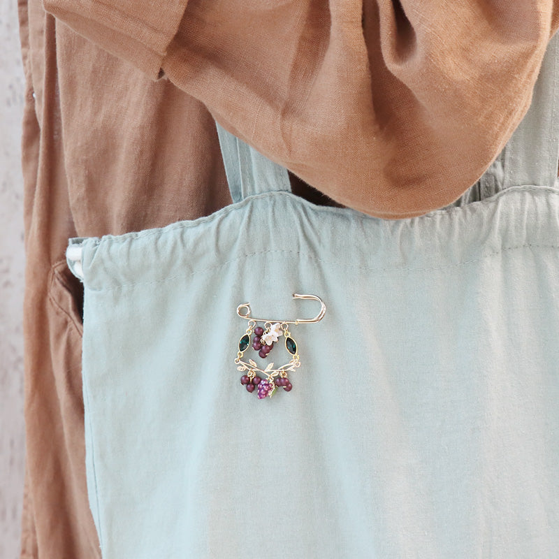 Recipe No.KR0852 Broach of grapes and Ginmokusei