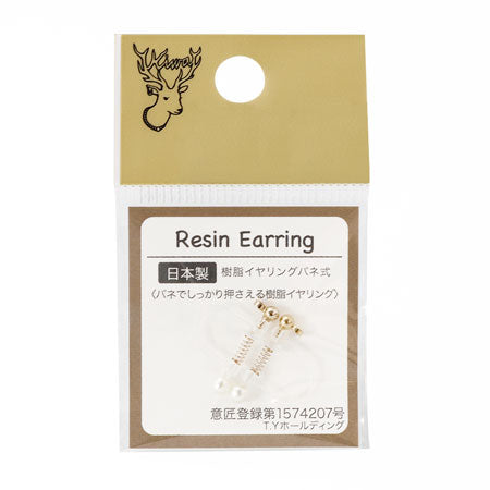 G / clear resin earring G