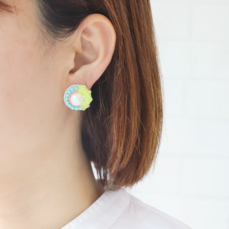 レシピNo.KR0747 ビーズ刺繍で作る!貴和クリスタルのラウンドビジューイヤーアクセサリー