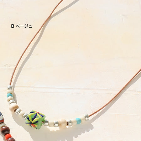 レシピNo.KR0835 アフリカントレードビーズのレザーネックレス2種