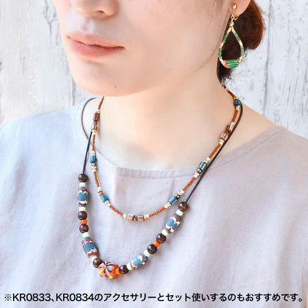 レシピNo.KR0835 アフリカントレードビーズのレザーネックレス2種