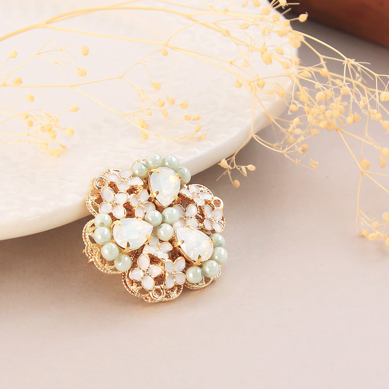 Recipe No.KR0870 Charm Ginmokusei and Czech Beads Broach