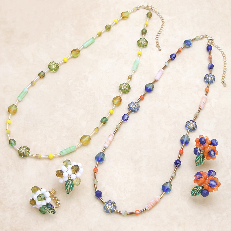 Recipe No.KR0883 Colorful flower neck and earrings made of Czech beads