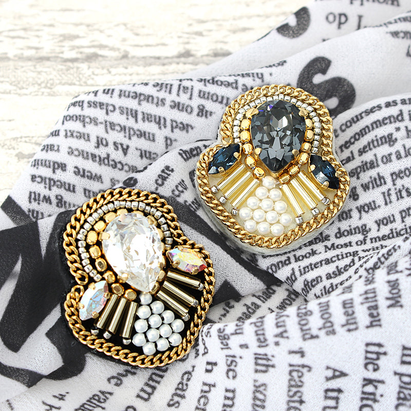 レシピNo.KR0946 エンブレム風ビジュー刺繍ブローチ