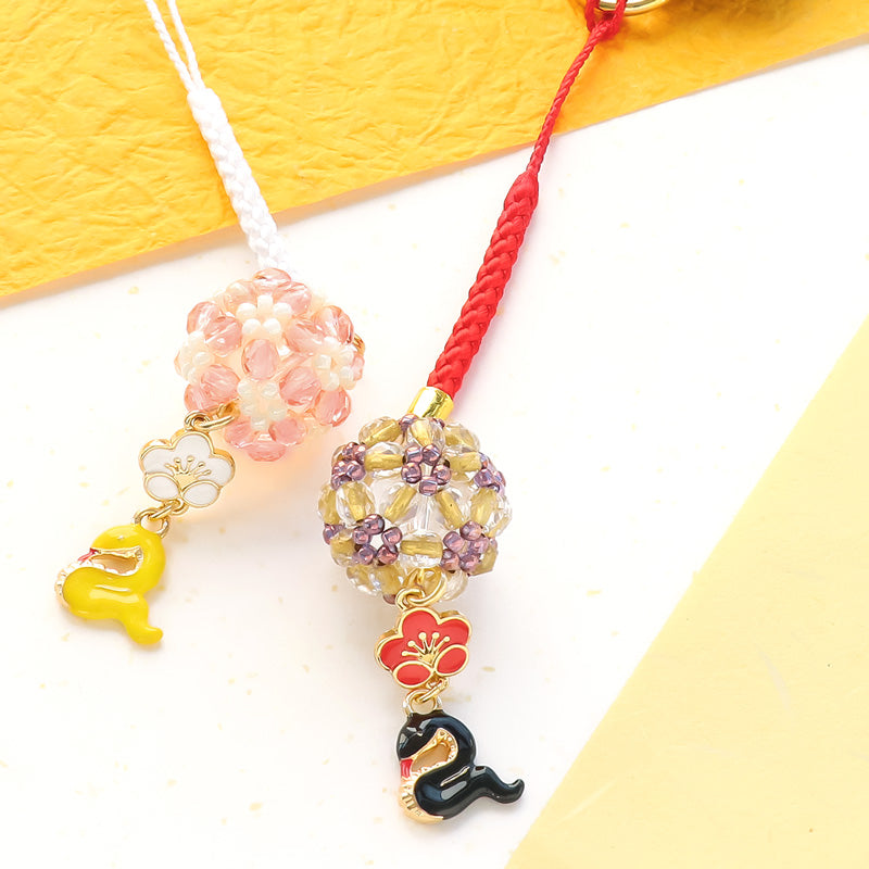 レシピNo.KR1045 干支チャーム巳と花てまりの根付紐ストラップ