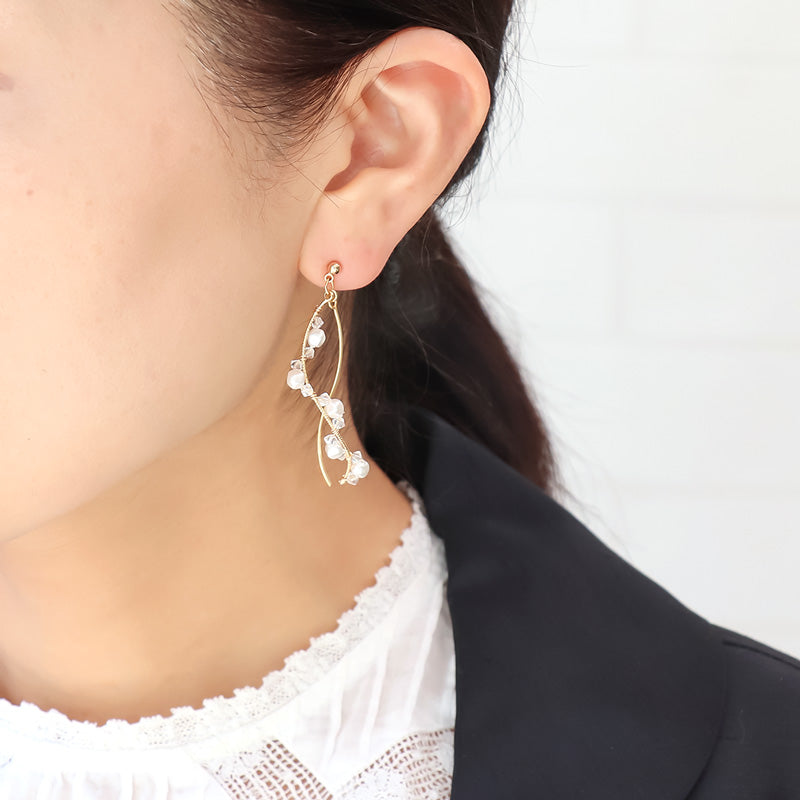 レシピNo.KR1136 貴和クリスタルと樹脂パールのワイヤーアレンジピアス2種