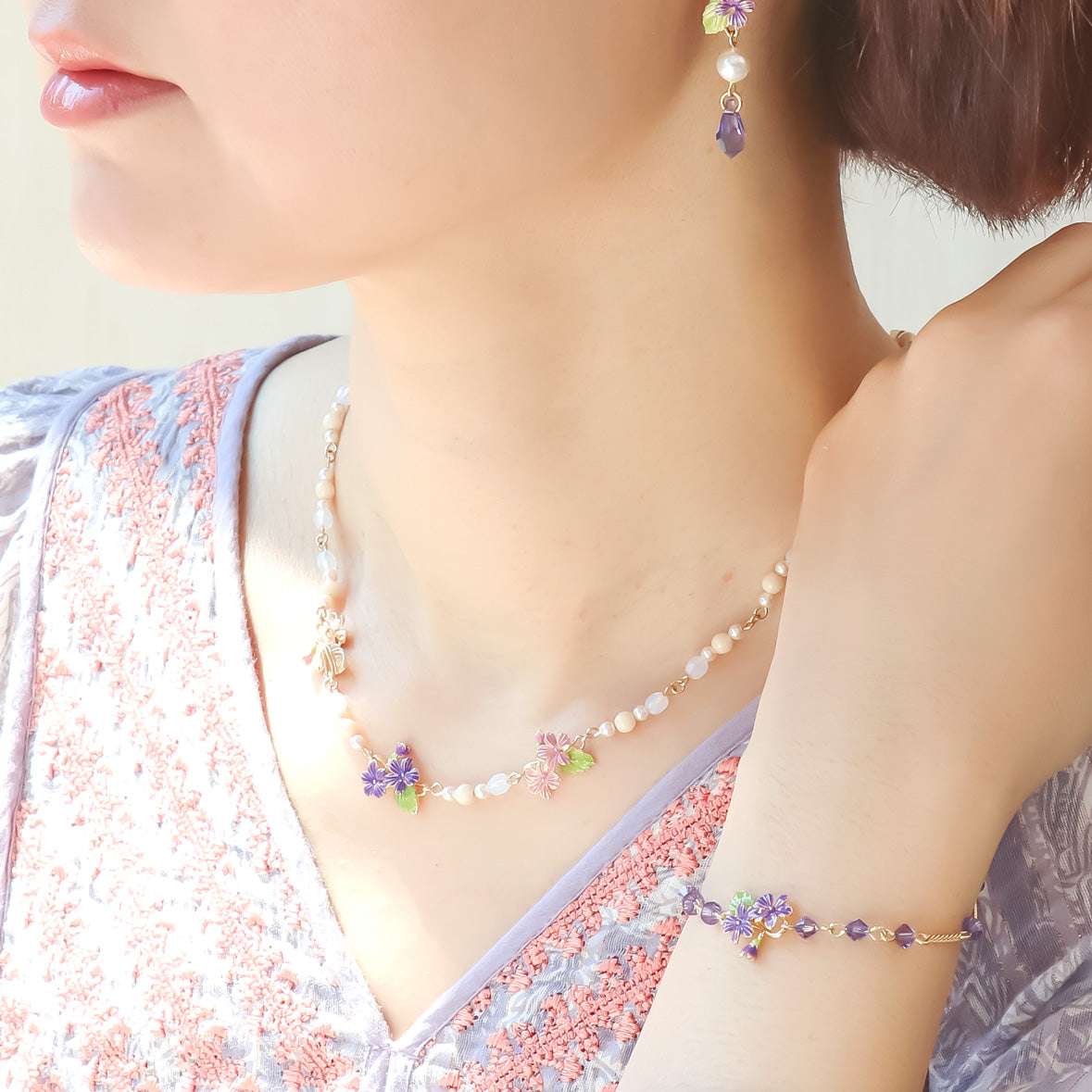 レシピNo.KR1161 チャームすみれとチェコビーズのネックレス