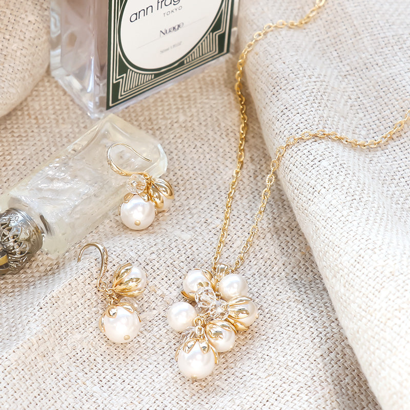 Recipe No. KR1166 Metal flower and pearl neck and earrings