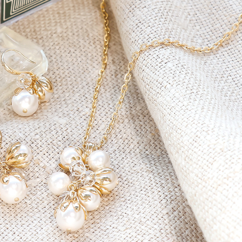 Recipe No. KR1166 Metal flower and pearl neck and earrings