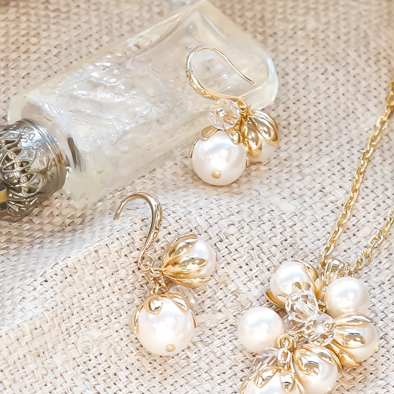 Recipe No. KR1166 Metal flower and pearl neck and earrings