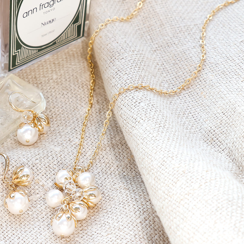 Recipe No. KR1166 Metal flower and pearl neck and earrings