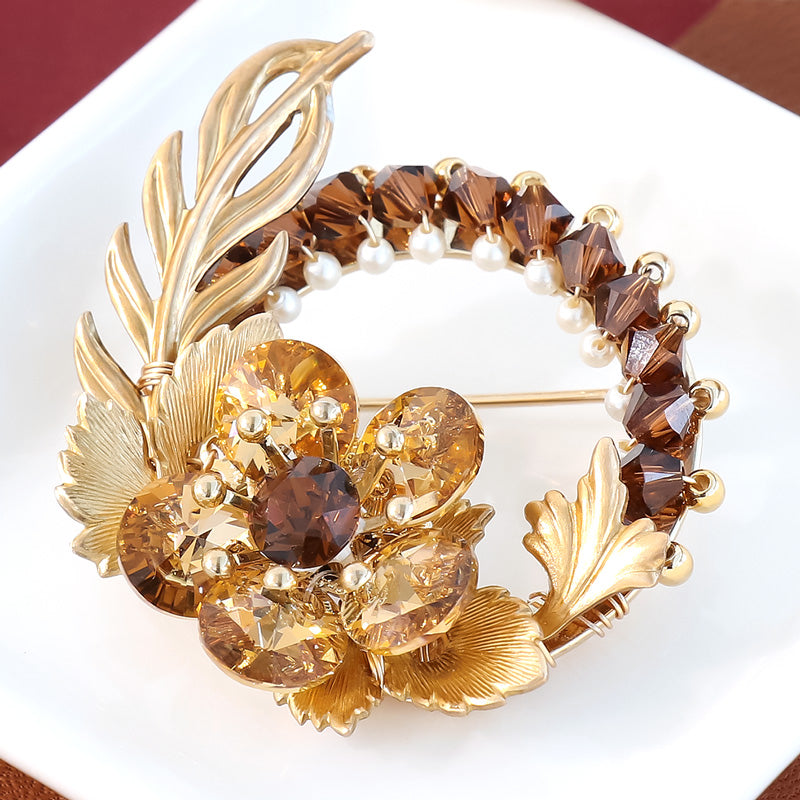 レシピNo.KR1321 貴和クリスタルとアメリカ製チャームのショコラフラワーブローチ