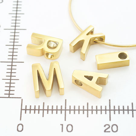 Metal parts initial V gold