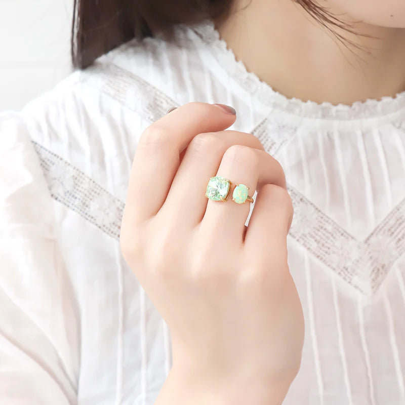 Artificial opal round mint green