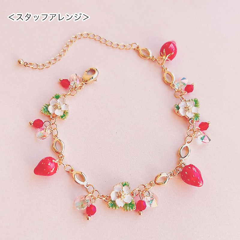 Charm Strawberry Flowers and Leaves 2 Can White Green/G