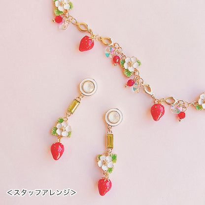 Charm Strawberry Flowers and Leaves 2 Can White Green/G