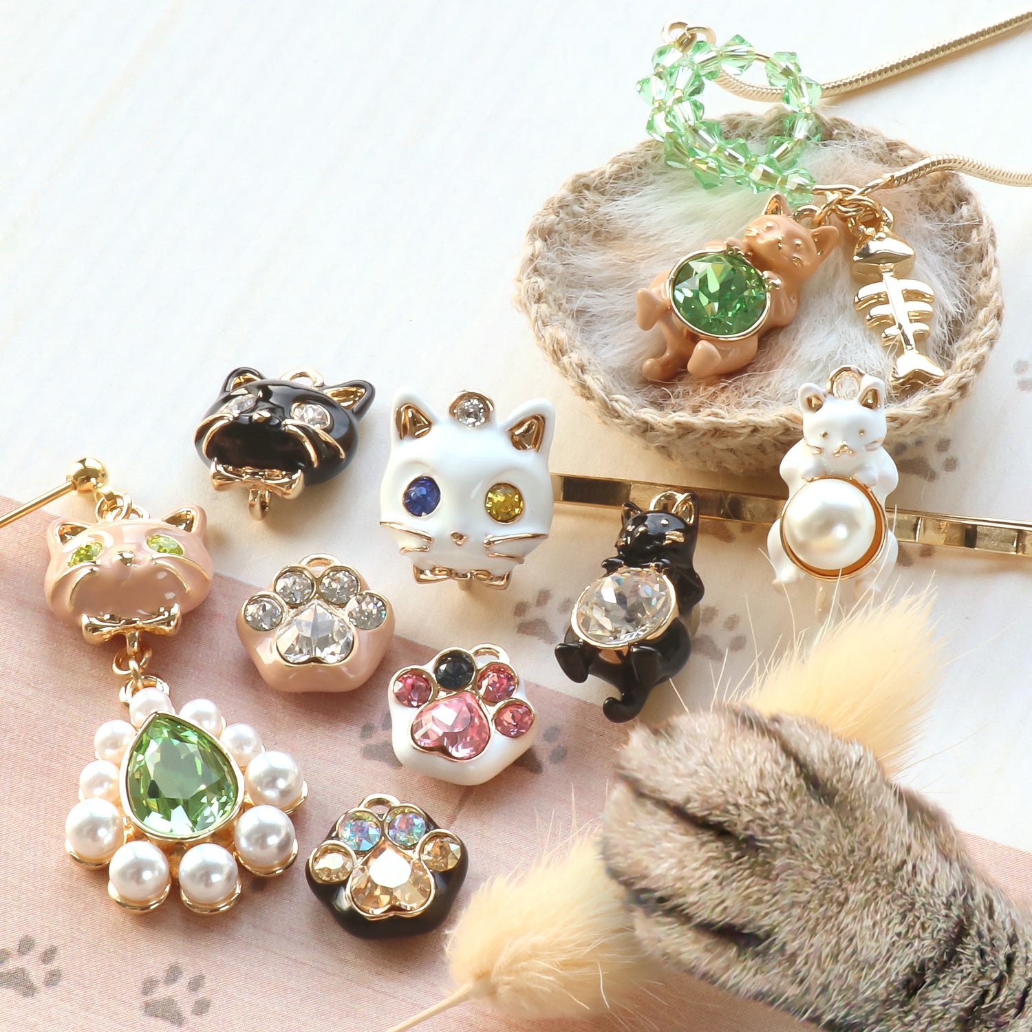 石座チャーム キャットフェイス　ブラック/G