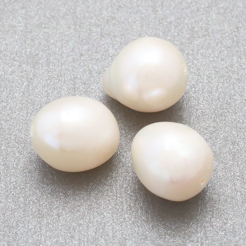 Freshwater pearl round deformation white