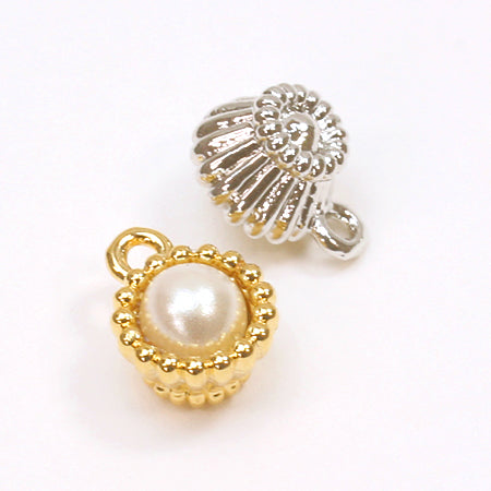 Domestic character charm with pearls round white/G