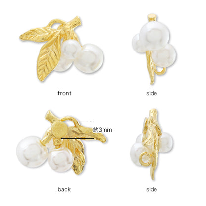 Charm with botanical leaf pearl right matte gold