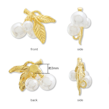 Charm with botanical leaf pearl left matte gold