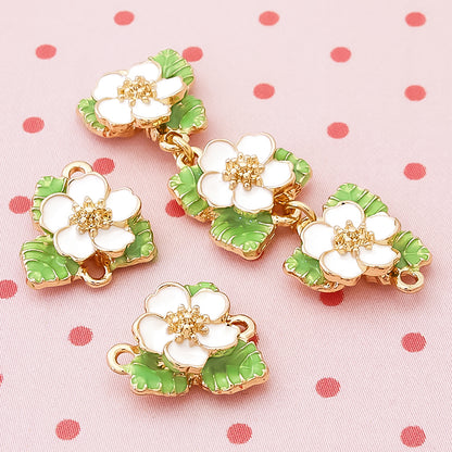 Charm Strawberry Flowers and Leaves 2 Can White Green/G