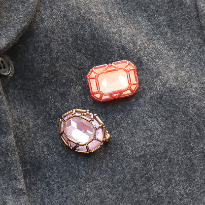 レシピNo.KR1302　貴和クリスタルの宝石編みブローチ2種