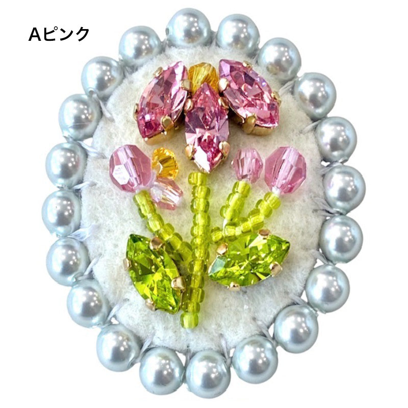 Material list No.ER0320Kiwa crystals2 types of embroidered brooches