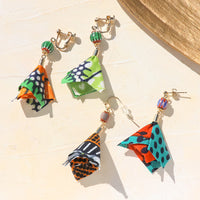 レシピ(図のみ)No.KR0832　アフリカントレードビーズとタッセルのイヤーアクセサリー