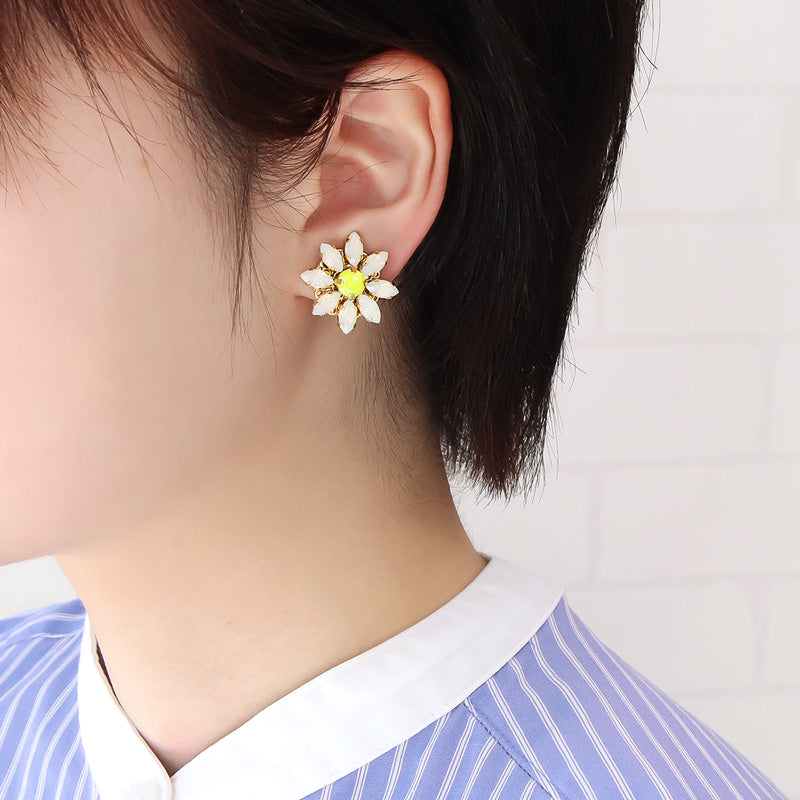 Recipe No. KR1147Kiwa crystalsFlower Bijoux earrings