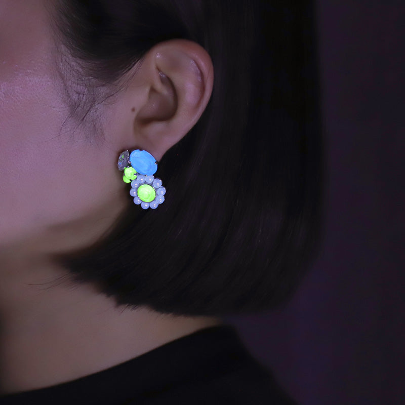 Recipe No. KR1220Kiwa crystals Electric colour big bijoux earrings