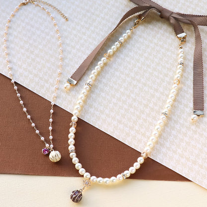 レシピNo.KR1319　チャームボンボンショコララウンドとパールのネックレス2種