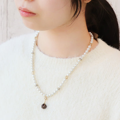 レシピNo.KR1319　チャームボンボンショコララウンドとパールのネックレス2種