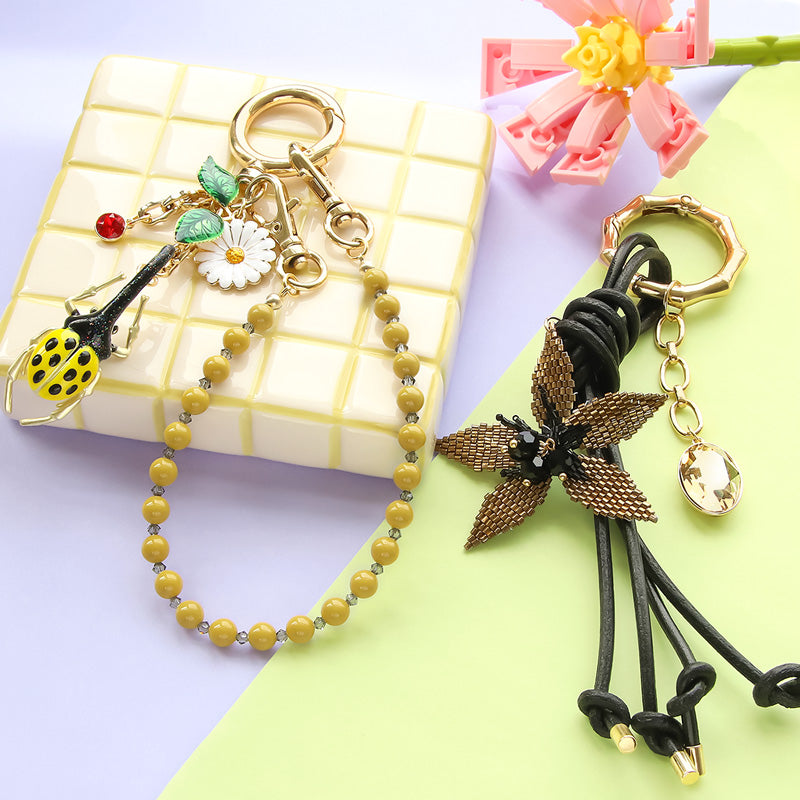 レシピNo.KR1361　スペインパーツのボタニカルバッグチャーム2種